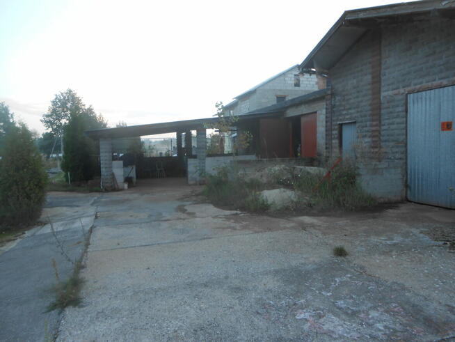 WYDZIERZAWIIE CZESCIOWO UTWARDZONY PLAC W MORAWICY K. KIELC.