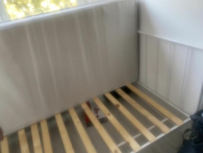 Białe łóżko jak nowe z materacem 190x90