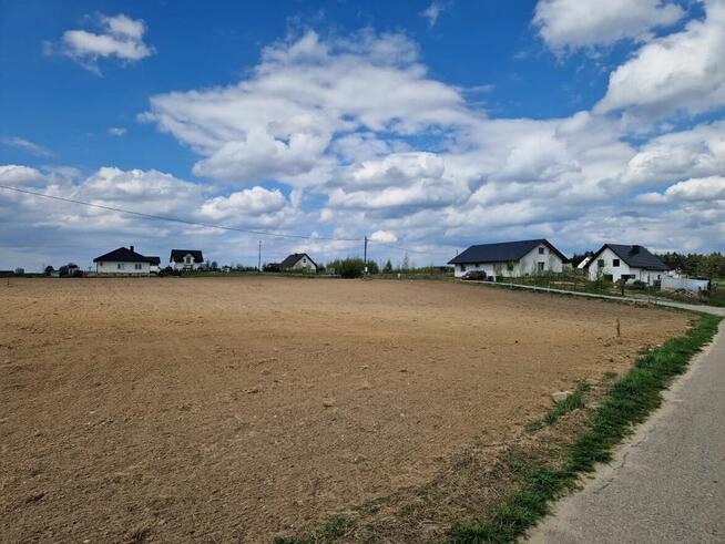 SPRZEDAM TRZY DZIAŁKI W SPOKOJNEJ OKOLICY