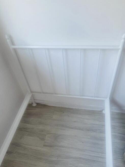 Białe łóżko jak nowe z materacem 190x90