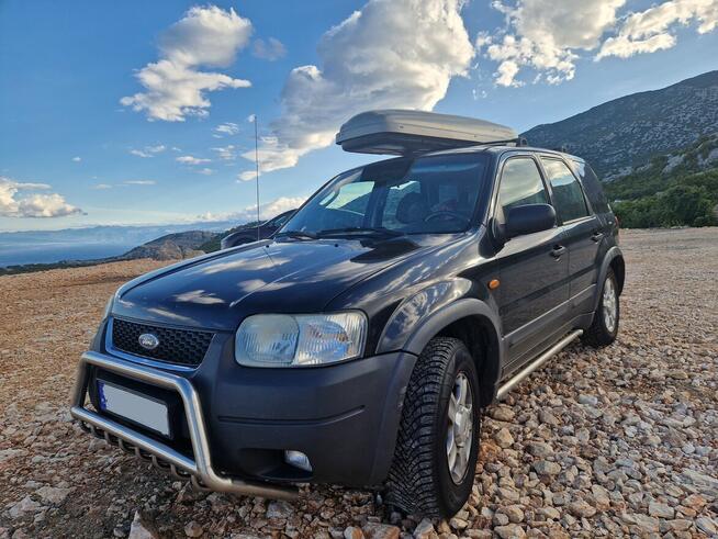 Czarny Ford Maverick 4x4 2,0 gaz LPG 2003 możliwa zamiana