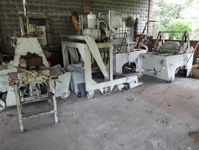 SPRZEDAM MASZYNY I FORMY DO PRODUKCJI ELEMENTOW BETONOWYCH