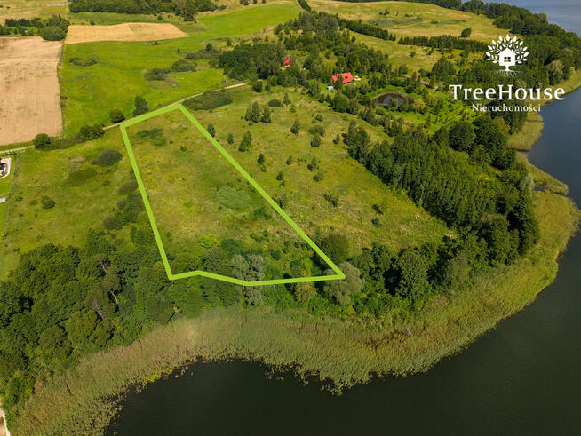 Działka z linią brzegową - uzbrojona