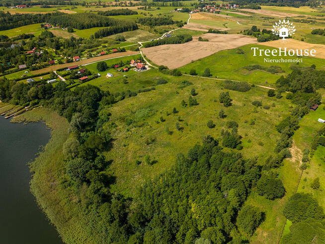 Działka z linią brzegową - uzbrojona
