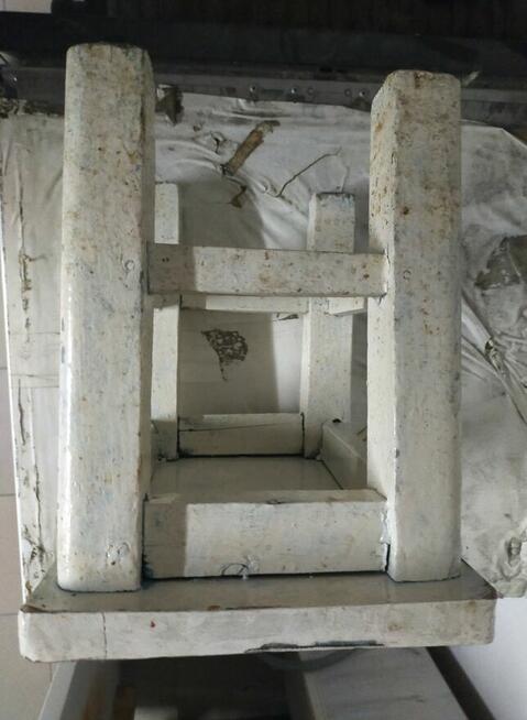 Drewniany taboret z czasów PRL