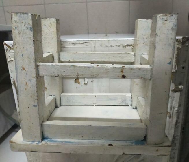 Drewniany taboret z czasów PRL