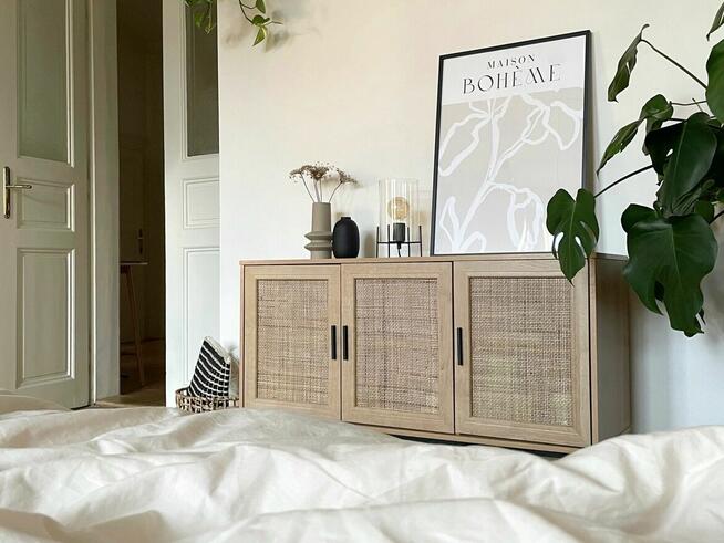 Komoda z drzwiami z plecionki