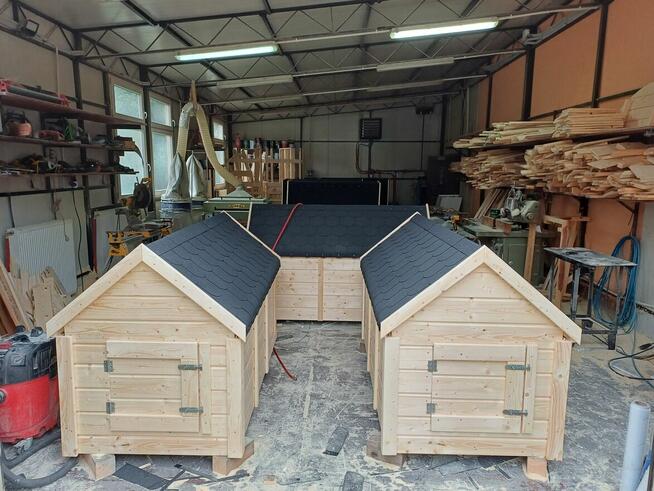 Ocieplona buda dla psa DUŻA z tarasem / przedsionkiem