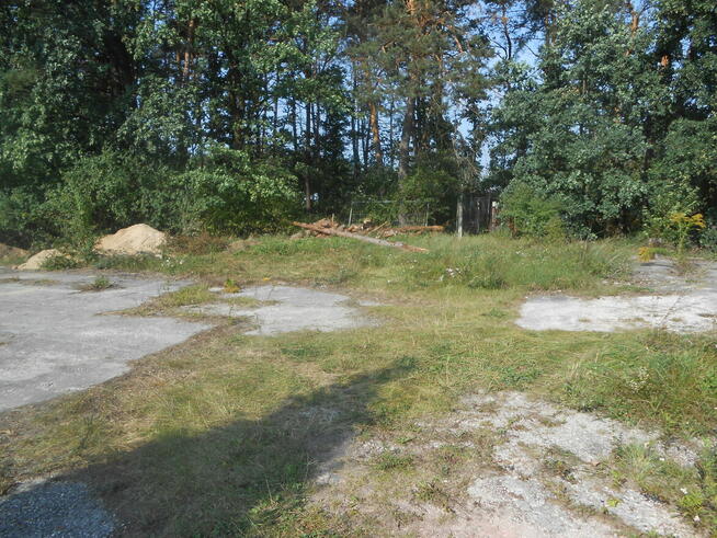 WYDZIERZAWIIE CZESCIOWO UTWARDZONY PLAC W MORAWICY K. KIELC.