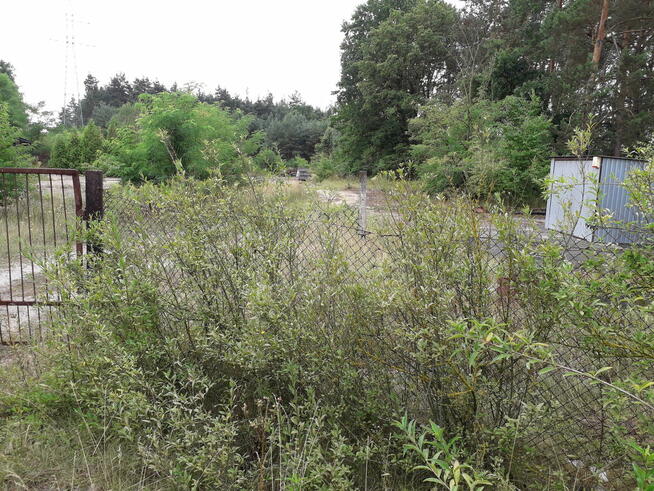 WYDZIERZAWIIE CZESCIOWO UTWARDZONY PLAC W MORAWICY K. KIELC.