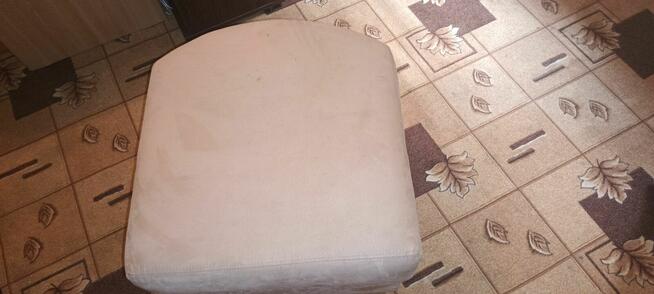 Sofa salonowa z pufą