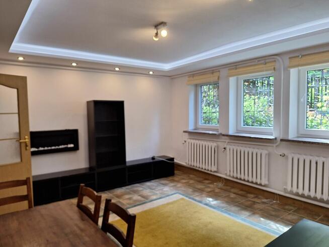 Kameralny apartament w przyziemiu domu, Wesoła