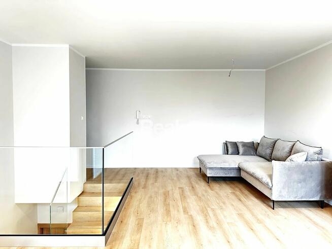 Z komórką i garażem