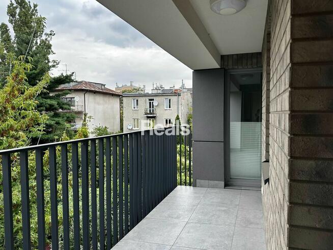 Z komórką i garażem