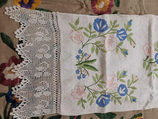 obrus, ręczniki oraz bieżnik