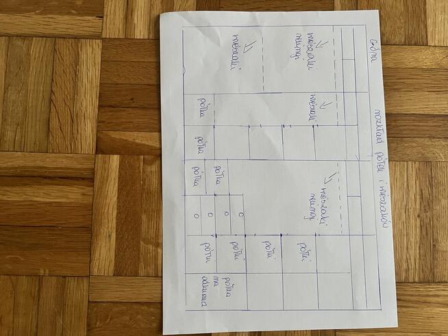 Duża i pojemna szafa z 4 drzwiami przesuwanymi szerokość 3,