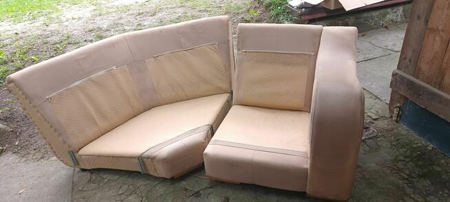 Sofa salonowa z pufą