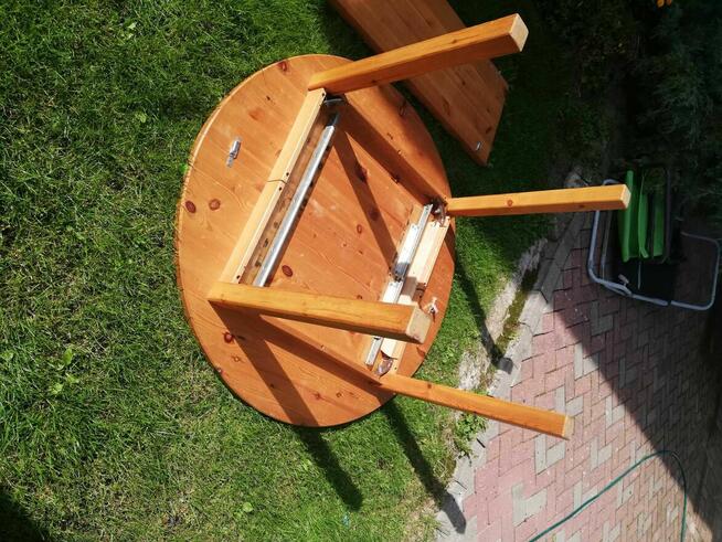 Duży okrągły stół drewniany rozkładany