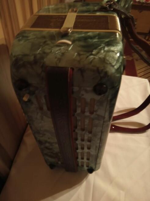 Akordeon Siletta 96 basów z futerałem