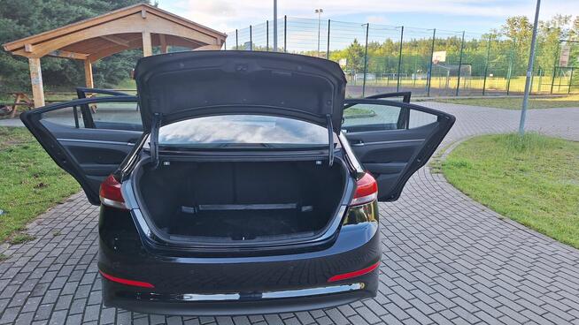 Hyundai Elantra czarna perła