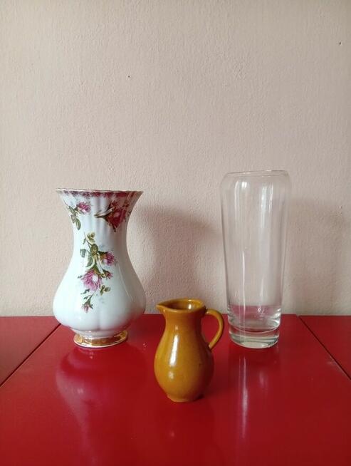 Pzredmioty szklane i porcelanowe i kilka sztućców Norblin