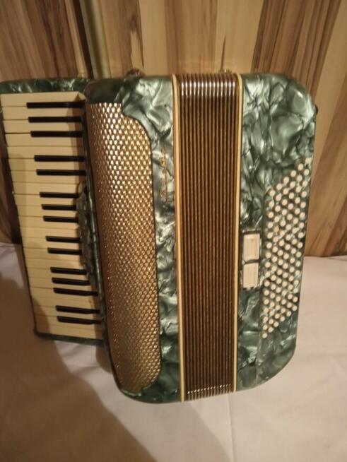 Akordeon Siletta 96 basów z futerałem