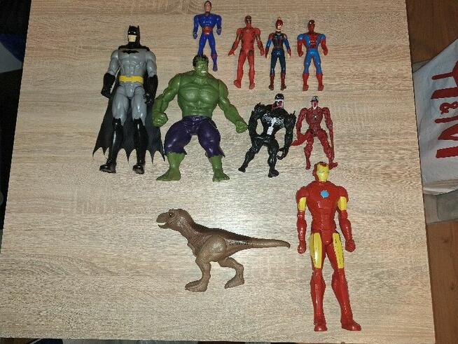 Zestaw figurek superbohaterów