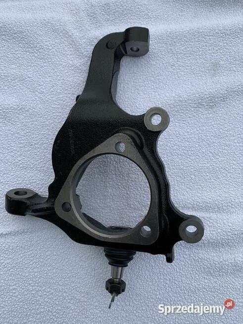 Sworzeń wahacza, zwrotnica lewa Jeep Cherokee kj