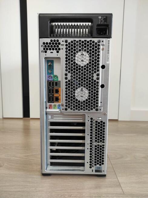 Stacja robocza HP Z800 Workstation z monitorem V7