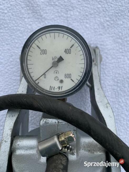 Pompka nożna z manometrem PRL