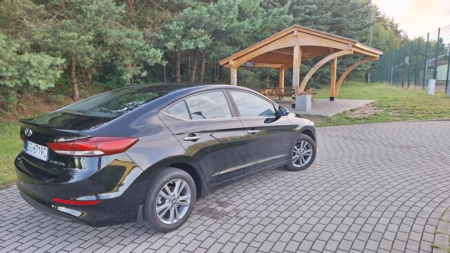 Hyundai Elantra czarna perła