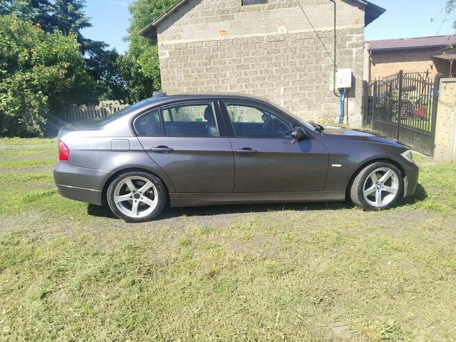 BMW E90 320i