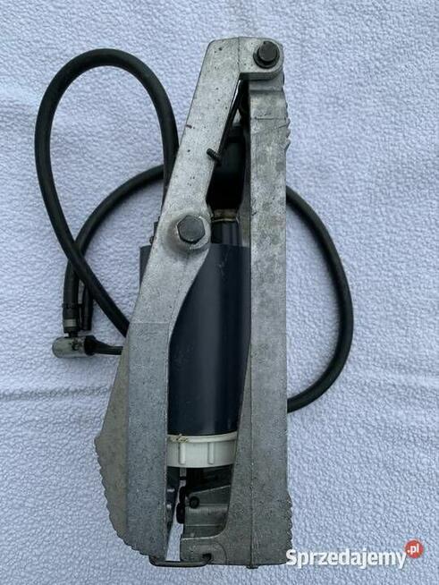 Pompka nożna z manometrem PRL