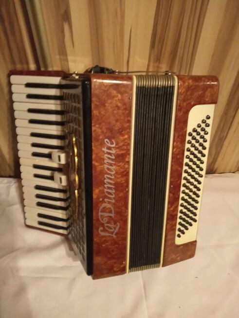 Akordeon LaDiamante 80 basów z futerałem