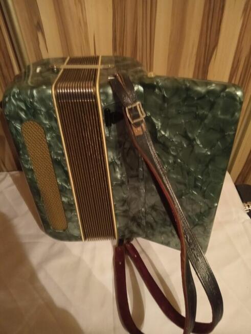 Akordeon Siletta 96 basów z futerałem