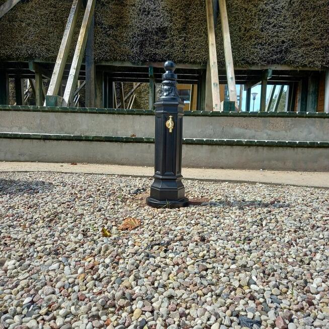 Zdrój wolnostojący do wody żeliwny punkt czerpania wody