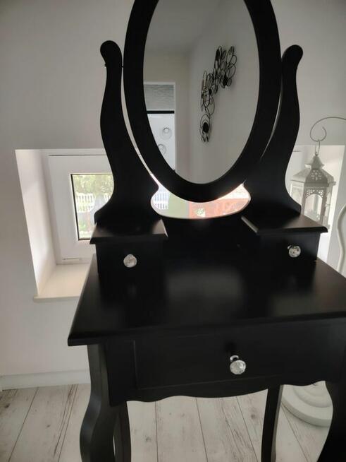 Sprzedam toaletkę z krzesłem