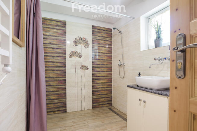 Przytulny domek w otoczeniu zieleni