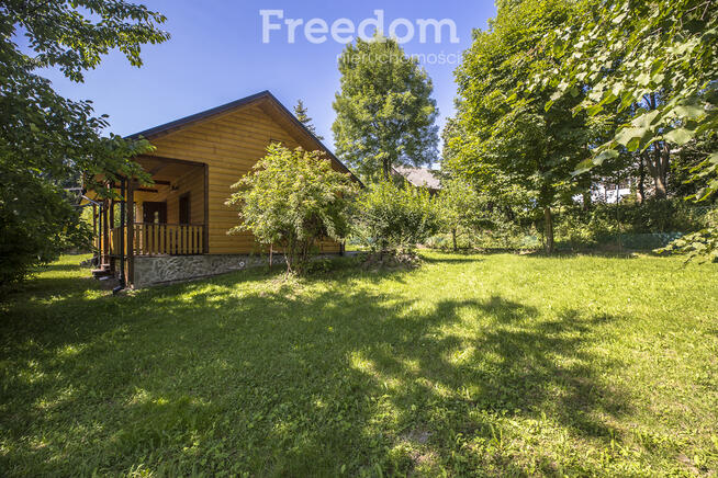 Przytulny domek w otoczeniu zieleni