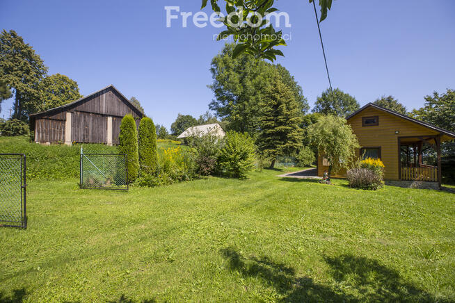 Przytulny domek w otoczeniu zieleni