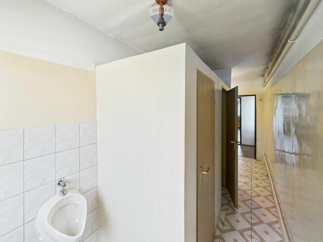 Pawilon biurowy wraz z ogrodzoną działką