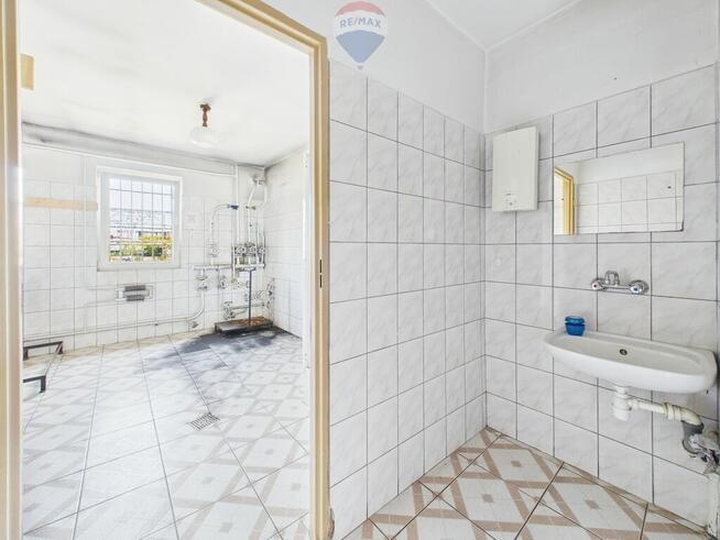 Pawilon biurowy wraz z ogrodzoną działką