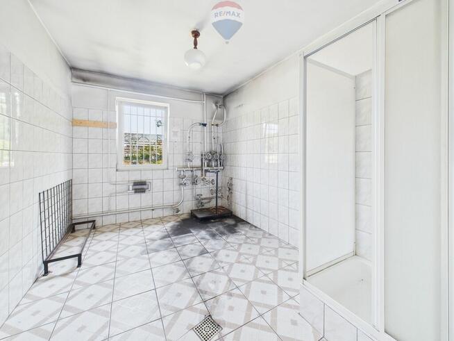 Pawilon biurowy wraz z ogrodzoną działką