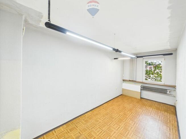 Pawilon biurowy wraz z ogrodzoną działką