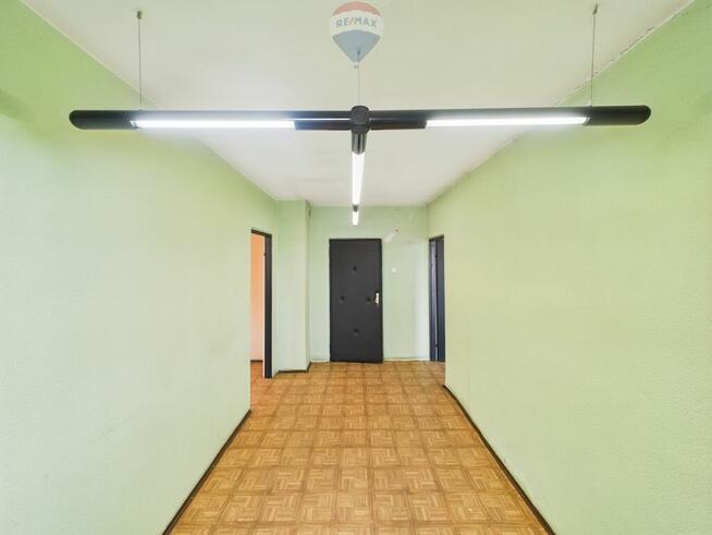 Pawilon biurowy wraz z ogrodzoną działką