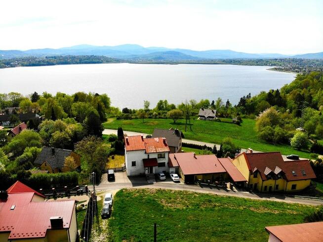 Pensjonat z najemcami nad samym jeziorem, Zarzecze