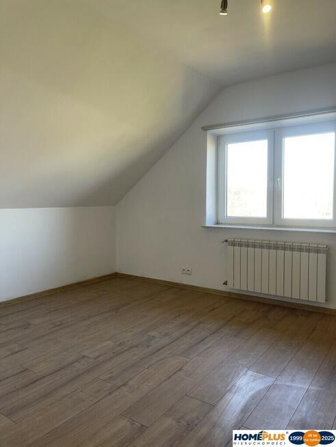 Dom wolnostojący, dwulokalowy z 2 garażami.