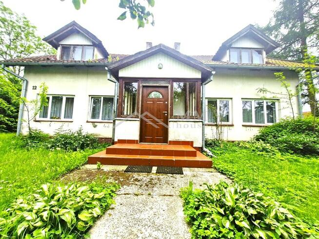 Dom wolnostojący z zabudowaniami gospodarczymi