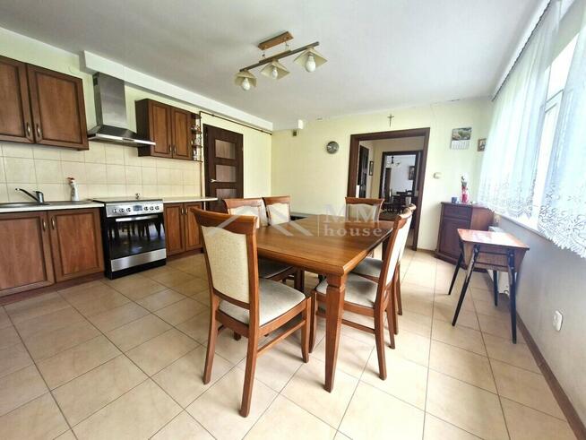 Dom wolnostojący z zabudowaniami gospodarczymi