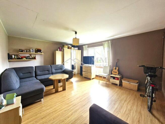 Dom wolnostojący z zabudowaniami gospodarczymi